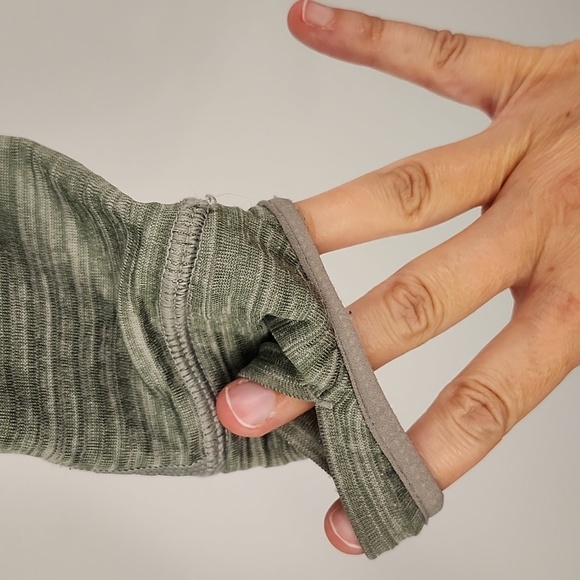 MEC grey long sleeve activewear top thumbholes hood XS - Picture 4 of 8